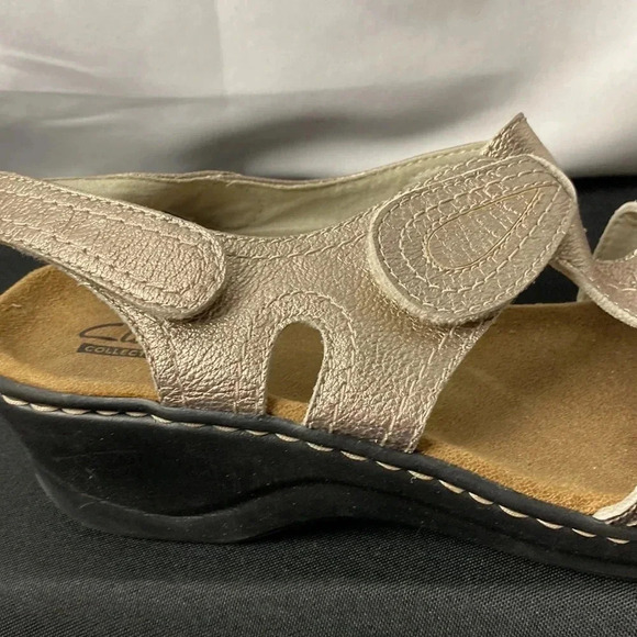CLARKS COLLECTION WO SIZE 9 COMFORT SANDAL 3 ADJUSTABLE STRAPS SOFTGOLD … - Picture 5 of 13